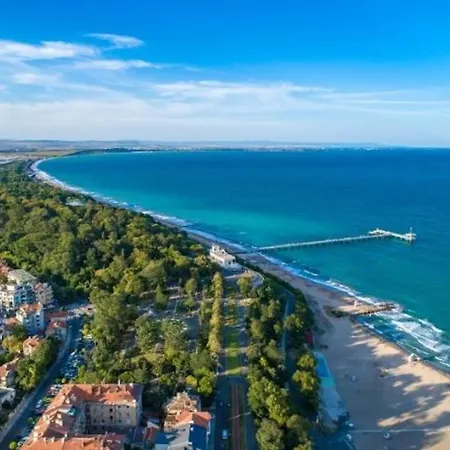 Elite Is Located In The Old Town Of Апартаменти Поморіє