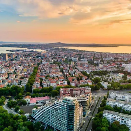 Апартаменти Elite Is Located In The Old Town Of
